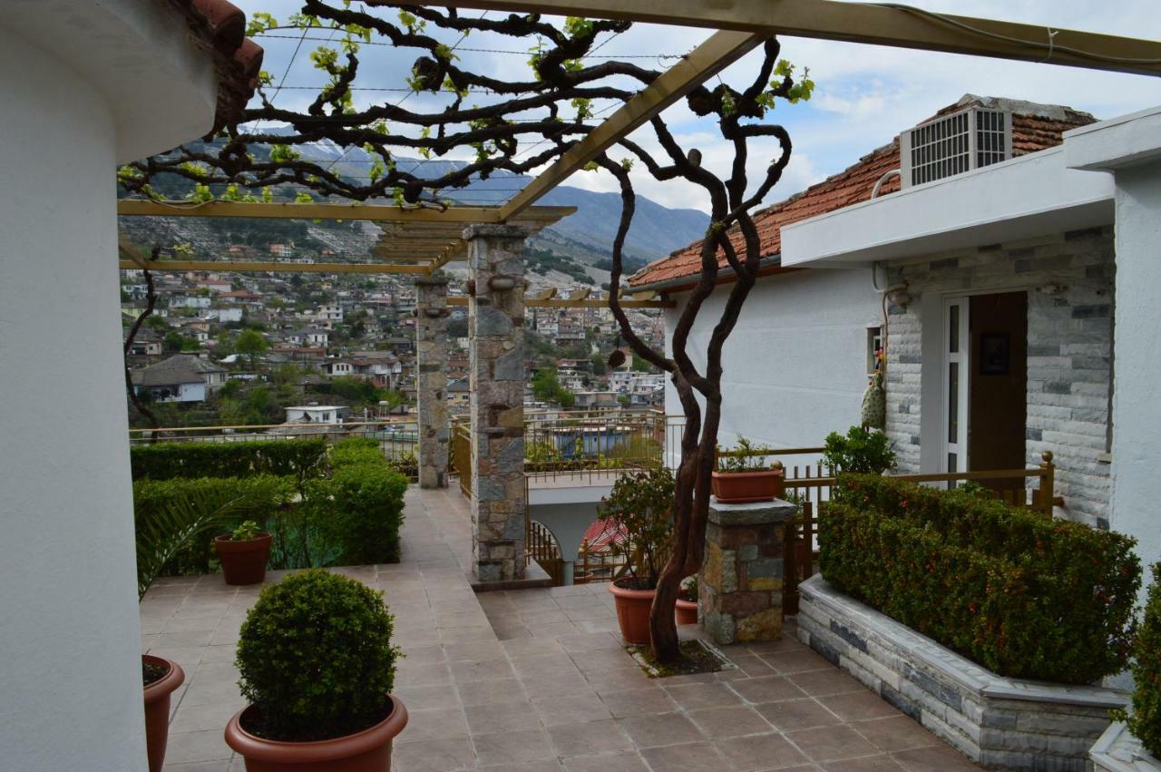 Vila Ss Kekezi Villa Gjirokastër Екстериор снимка